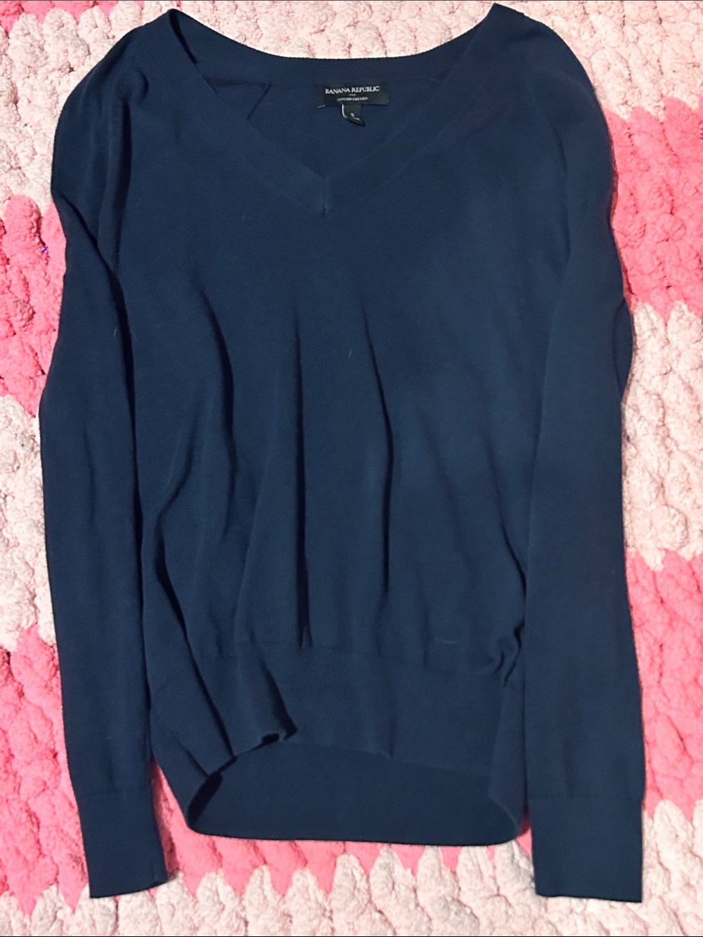 Banana Republic Women's V-Neck Sweater in Navy Blue